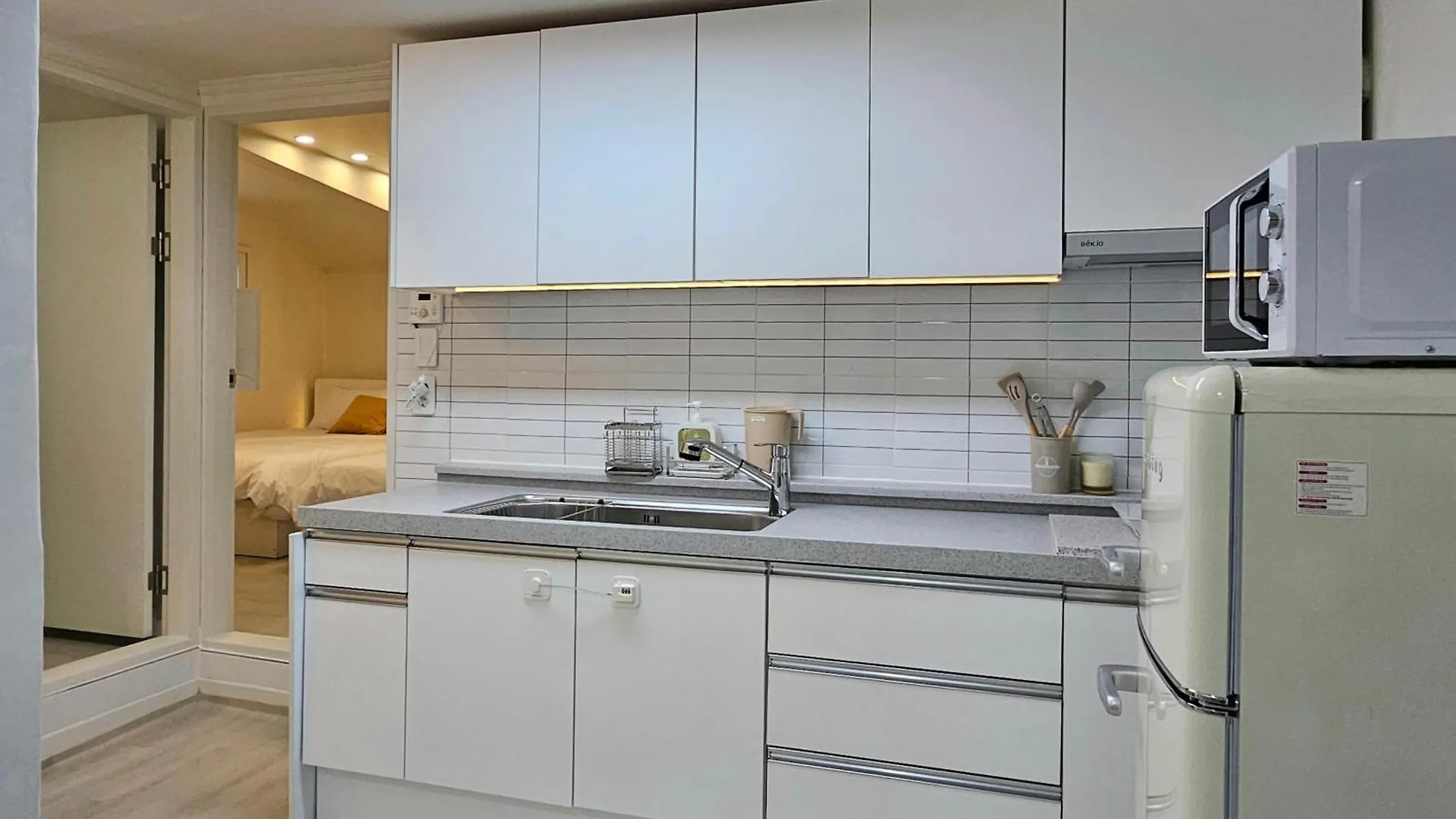 1-Minute From Mangwon Market, Cozy Accommodation With 3 Queen Beds, Near Hangang Park Szöul Apartman