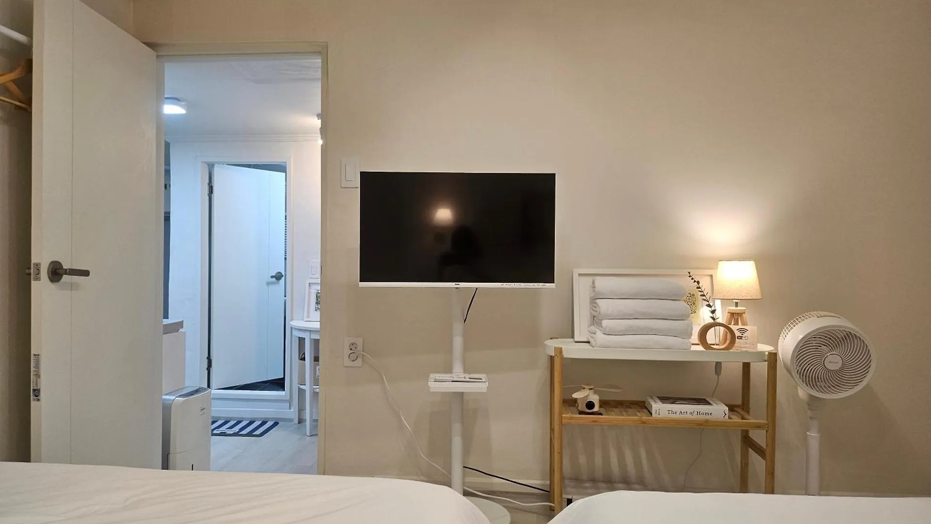 1-Minute From Mangwon Market, Cozy Accommodation With 3 Queen Beds, Near Hangang Park Szöul