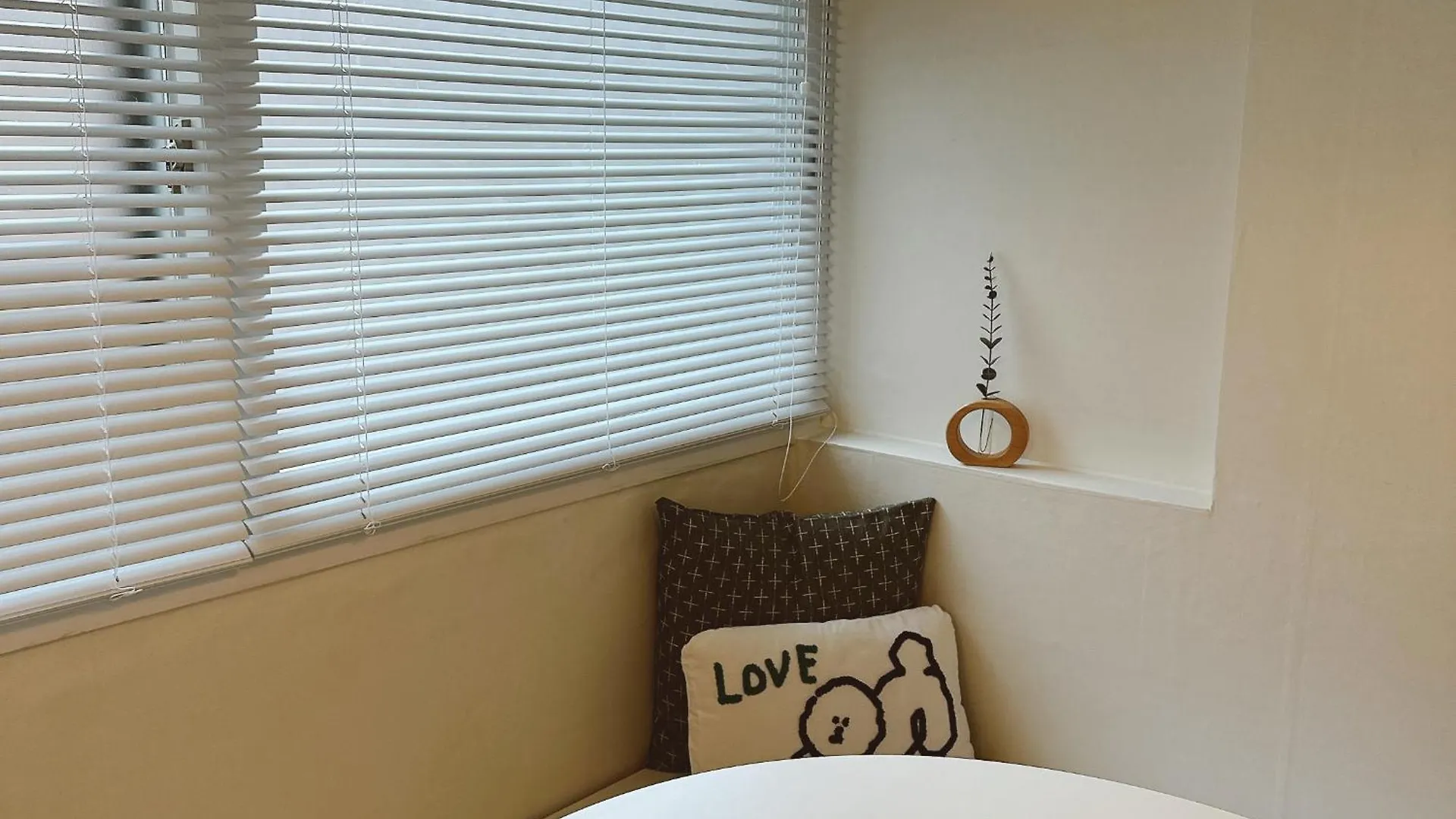 1-Minute From Mangwon Market, Cozy Accommodation With 3 Queen Beds, Near Hangang Park Szöul Apartman
