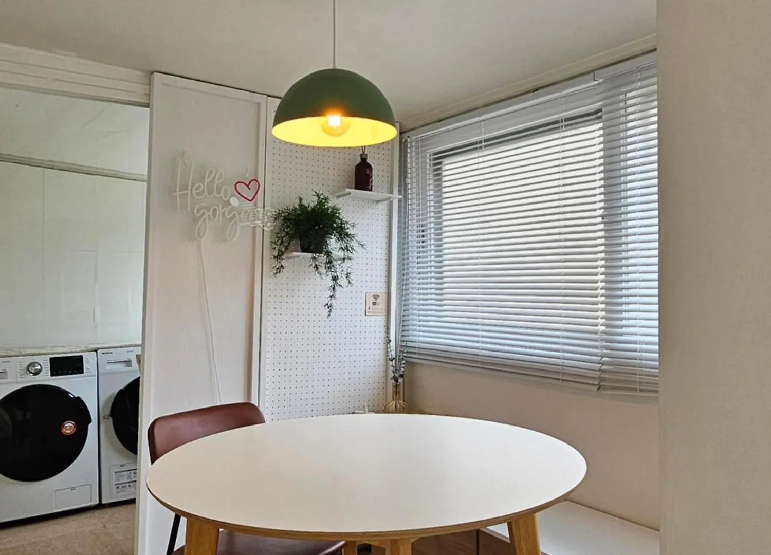 1-Minute From Mangwon Market, Cozy Accommodation With 3 Queen Beds, Near Hangang Park Seoel 0*,  Zuid-Korea